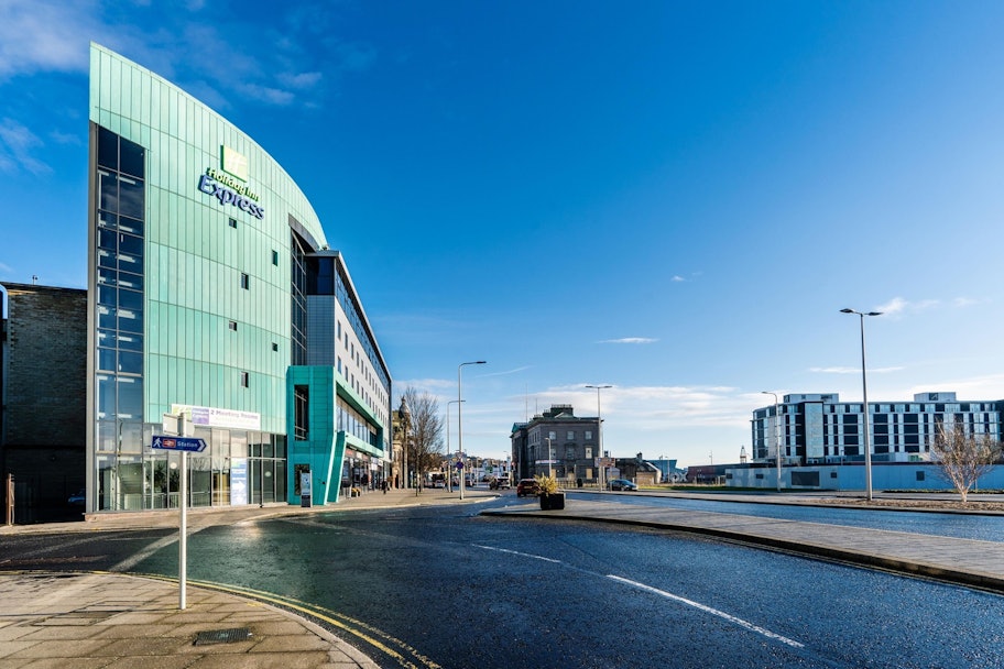 Book a stay at Holiday Inn Express Dundee