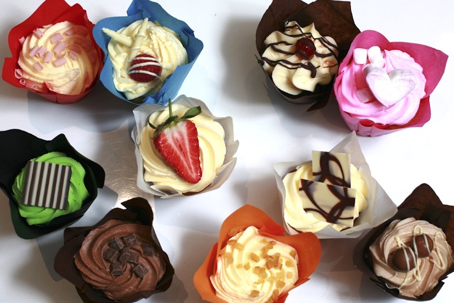 12 Gourmet Cupcakes